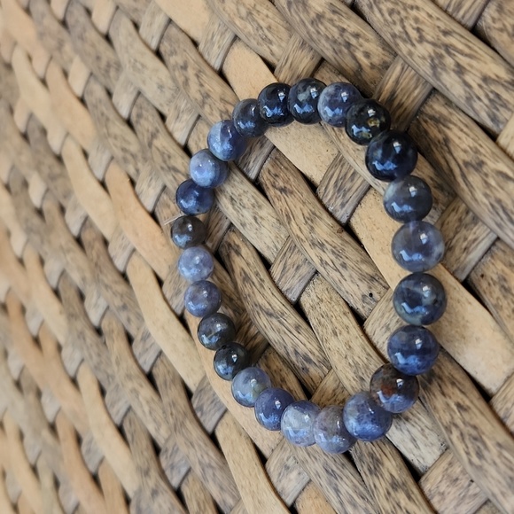 Beautifully Made Iolite 8mm Bracelet - Picture 1 of 4